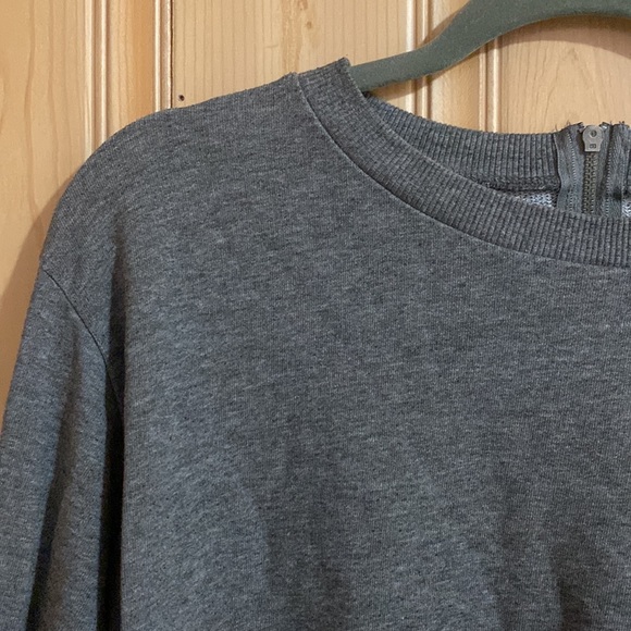 🤍 Grey Crewneck - Picture 3 of 3